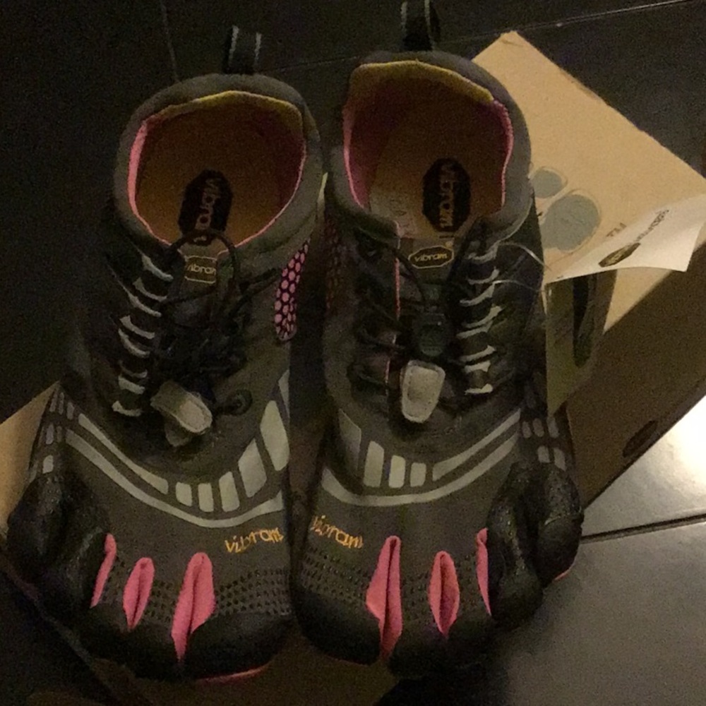 Brand new Vibram Five Fingers Shoes size 40